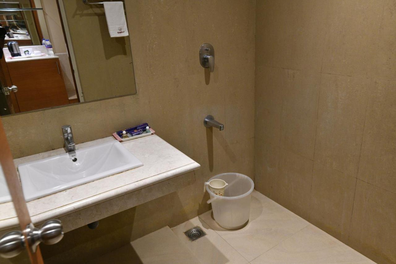 Pla Krishna Inn Tiruchirappalli Exterior photo