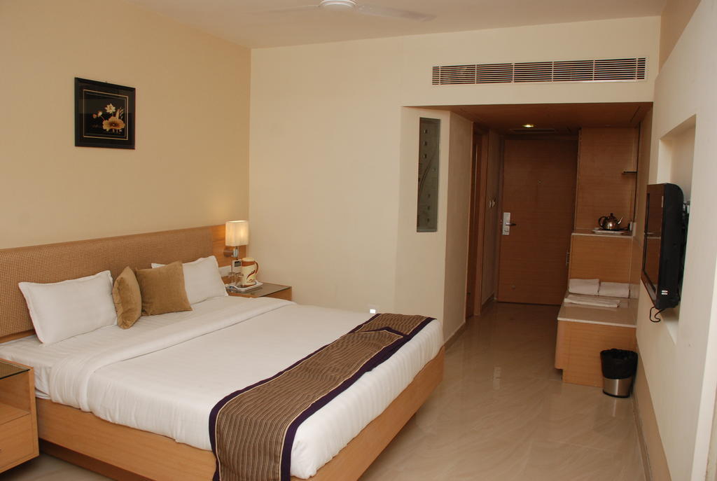 Pla Krishna Inn Tiruchirappalli Room photo